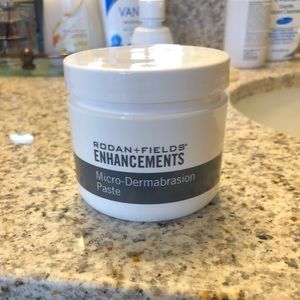 Rodan and fields microdermabrasion paste